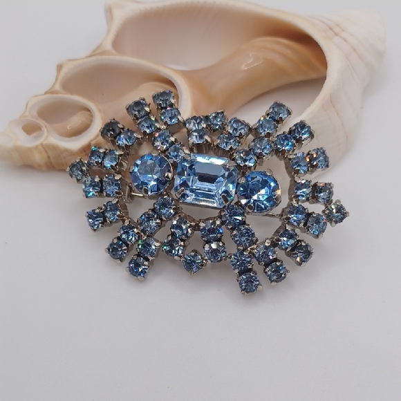 Jewelry - Light Blue Vintage Brooch